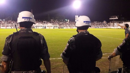 Enquanto a partida Santa Cruz x Avenida rolava no estádio, guarnições da BM realizavam a segurança do jogo, além das tradicionais abordagens em diversos locais da cidade, referentes a Operação Combo