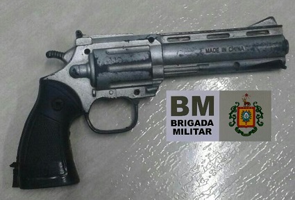 Homem prese pela BM carregava arma de brinquedo