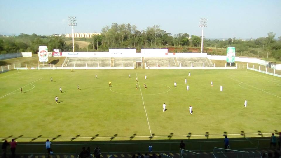 Juvenil do Santa Cruz é comandado pelo técnico Lúvio Trevisan é líder do Grupo H do Gauchão