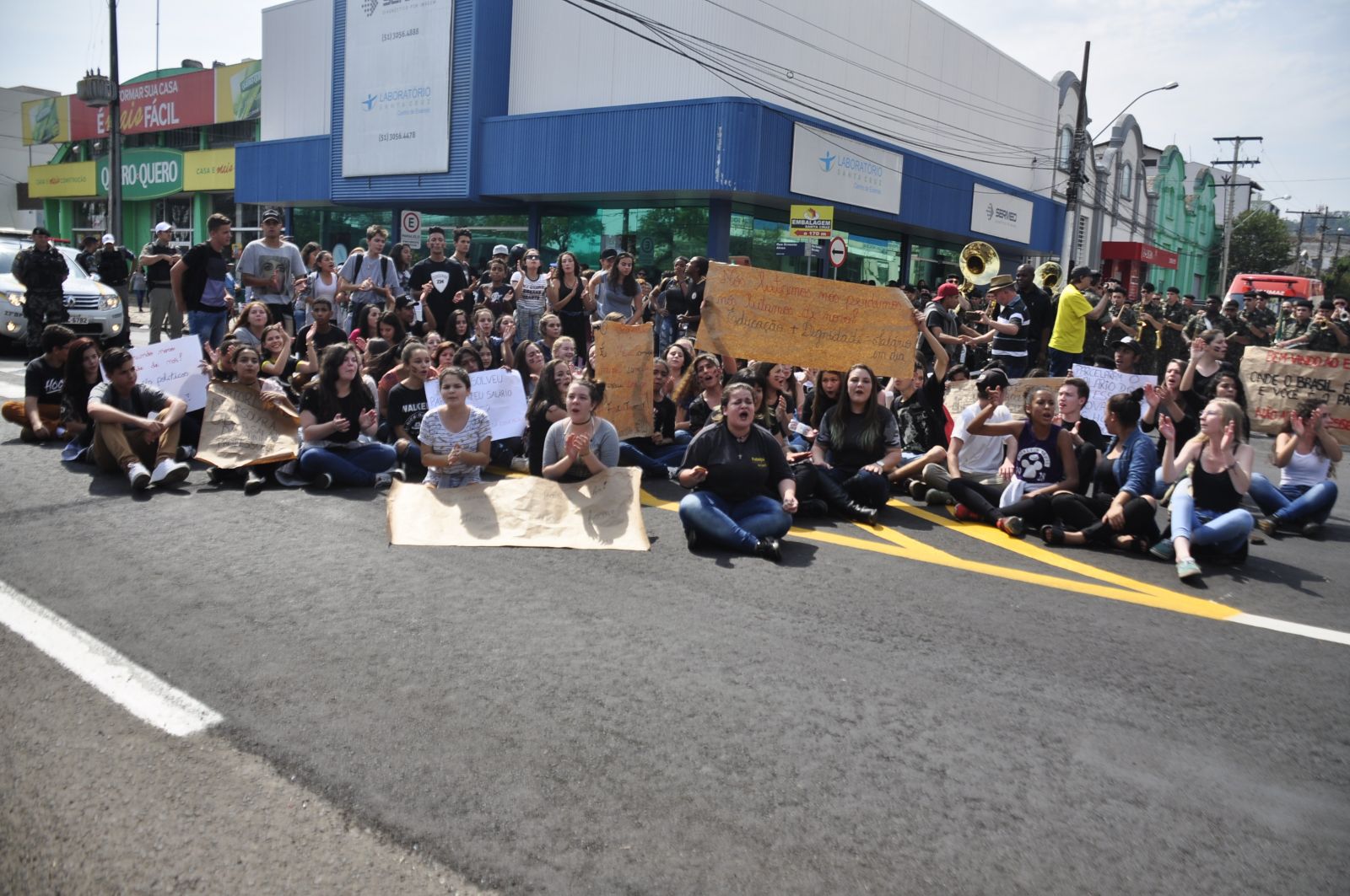 Alunos de escolas estaduais manifestaram descontentamento com o Governo Estadual