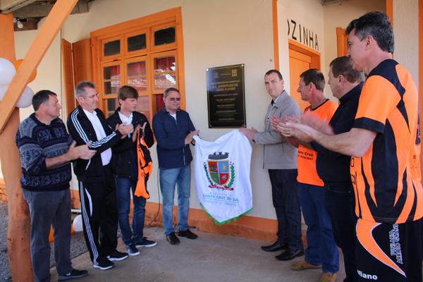 Placa foi descerrada na nova sede do Juventude pelas autoridades