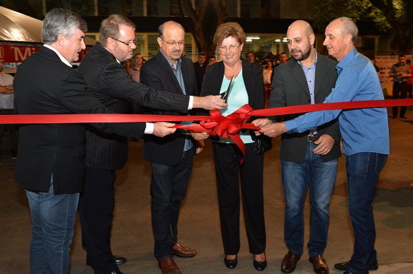 A fita de inauguração foi cortada por autoridades do município 