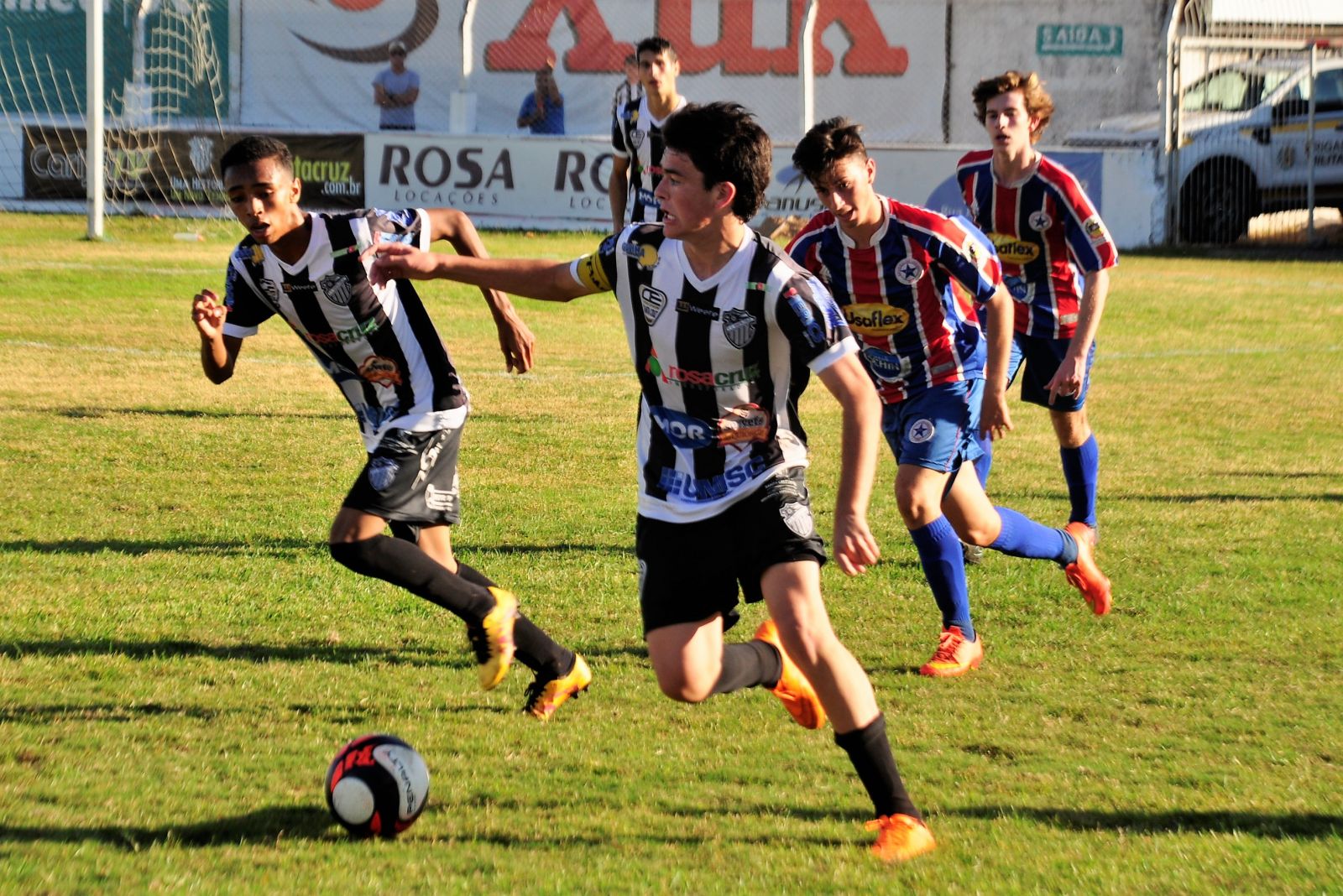 Garotos do FC Santa Cruz fizeram bonito na tarde deste sábado, 24