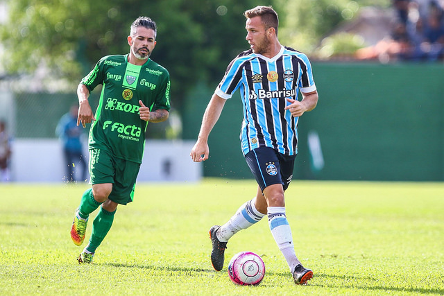 Arthur, futuro jogador do Barcelona, foi atração no jogo em Santa Cruz do Sul