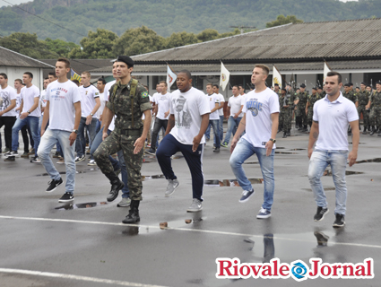 Jovens se apresentaram ao comandante pela última vez