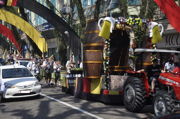 Barril de Chopp fez a divulgação da Festa da Alegria com distribuição de chopp gratuito