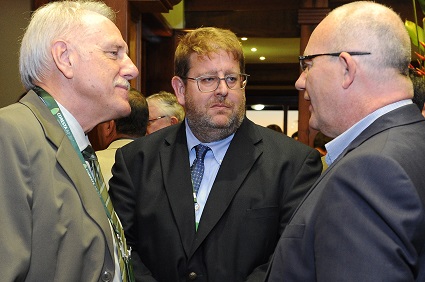 Iro Schünke, presidente do SindiTabaco, Lea Scott e Huub Vizée, do CORESTA