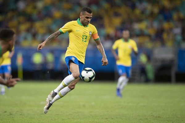 Na goleada de 5 a 0 contra o Peru, ainda na fase de grupo, Daniel Alves fez 113 jogos pela seleção brasileira