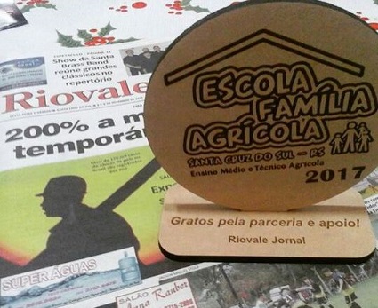 Riovale Jornal recebeu  troféu de reconhecimento pela parceria com a Agefa