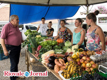 Secretário conversou com os feirantes e ouviu suas reivindicações