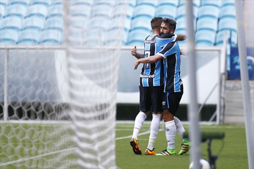 Douglas marcou o gol da vitória na Arena