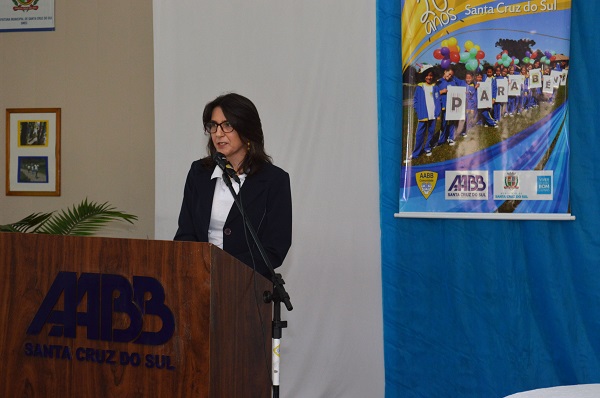 Durante lançamento a programação alusiva ao 20º aniversário foi apresentada aos parceiros pela secretaria de Educação Jaqueline Marques