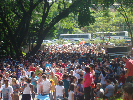 Cerca de 30 mil pessoas se fizeram presentes na caminhada