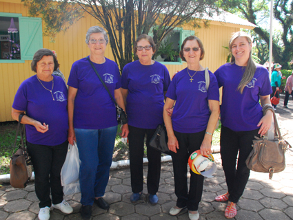 Moradoras de Cerro Branco, as amigas vieram em uma caravana que encheu dois Ã´nibus