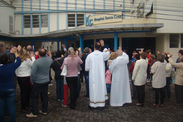 Procissão de Corpus Christi é uma tradição mundial e em Santa Cruz do Sul, parada em frente ao Hospital também é esperada pelos fiéis