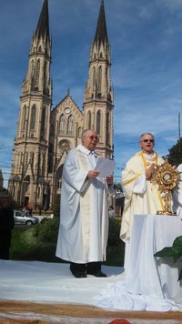 Após procissão encerramento ocorreu na Praça Getúlio Vargas