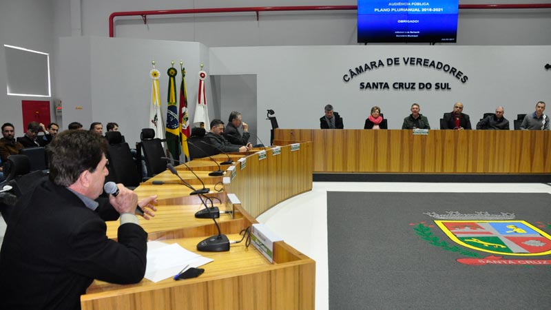 Vereadores puderam questionar os membros do Executivo sobre o oramento 