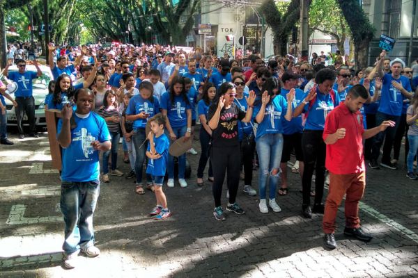 A caminhada contou com a presença de mais de 5 mil fiéis