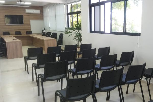 Sala de reuniões faz parte do prédio