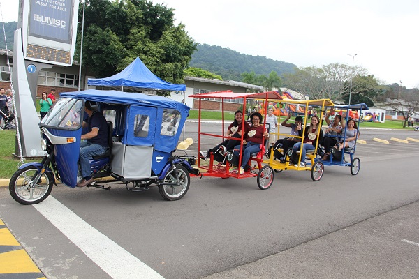 Passeio de tuk tuk foi uma das atrações