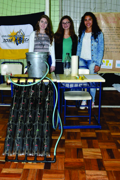 Janine Frantz, Luiza Bechert e Eloisa Ribeiro: criadoras do projeto Aquecedor Solar Caseiro