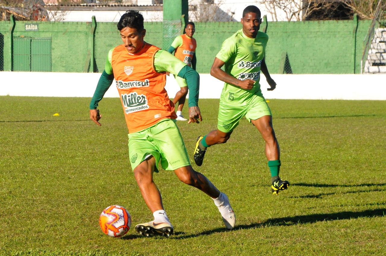 Jogadores estão ansiosos pela estreia na competição