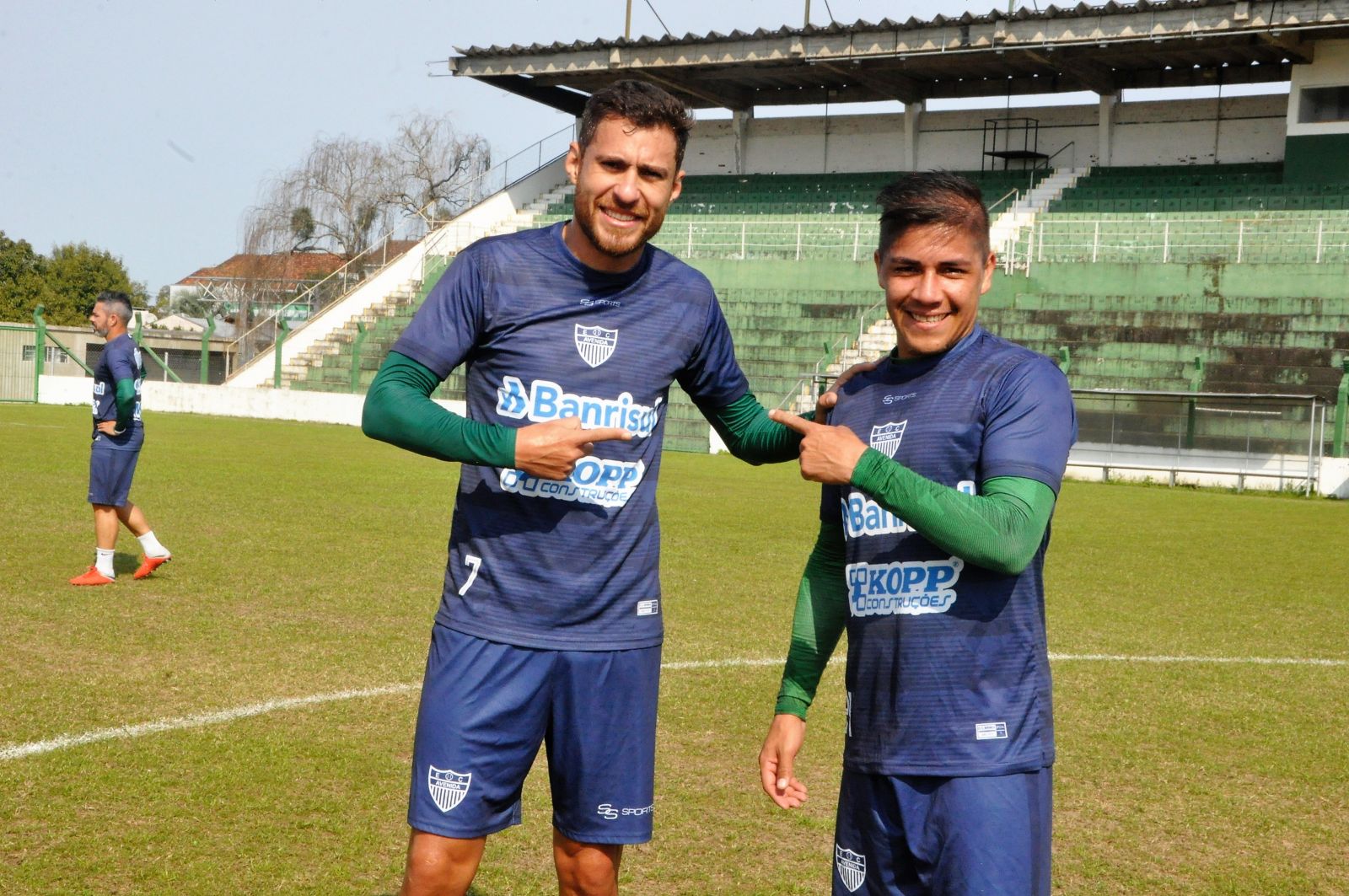 Marcos Paraná e Elias, os dois a serviço do clube do povo