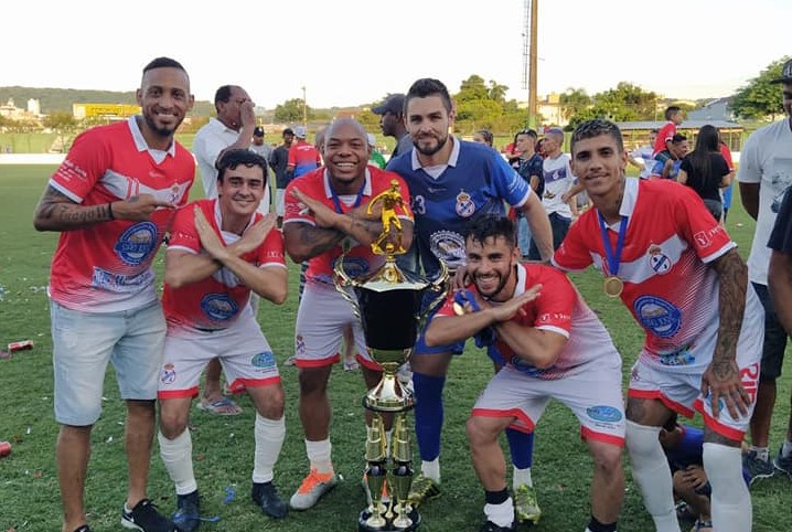 Jogadores do Bom Jesus festejaram muito o título