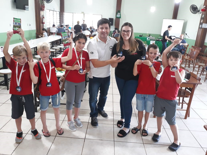 Equipe conquistou 18 medalhas de pódio até 5º lugar