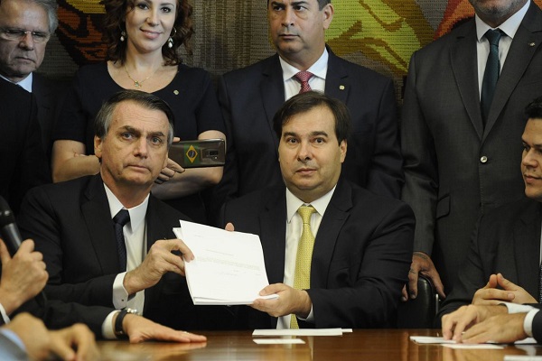 Presidente Jair Bolsonaro entregou documento ao presidente da C‰mara dos Deputados, dep. Rodrigo Maia