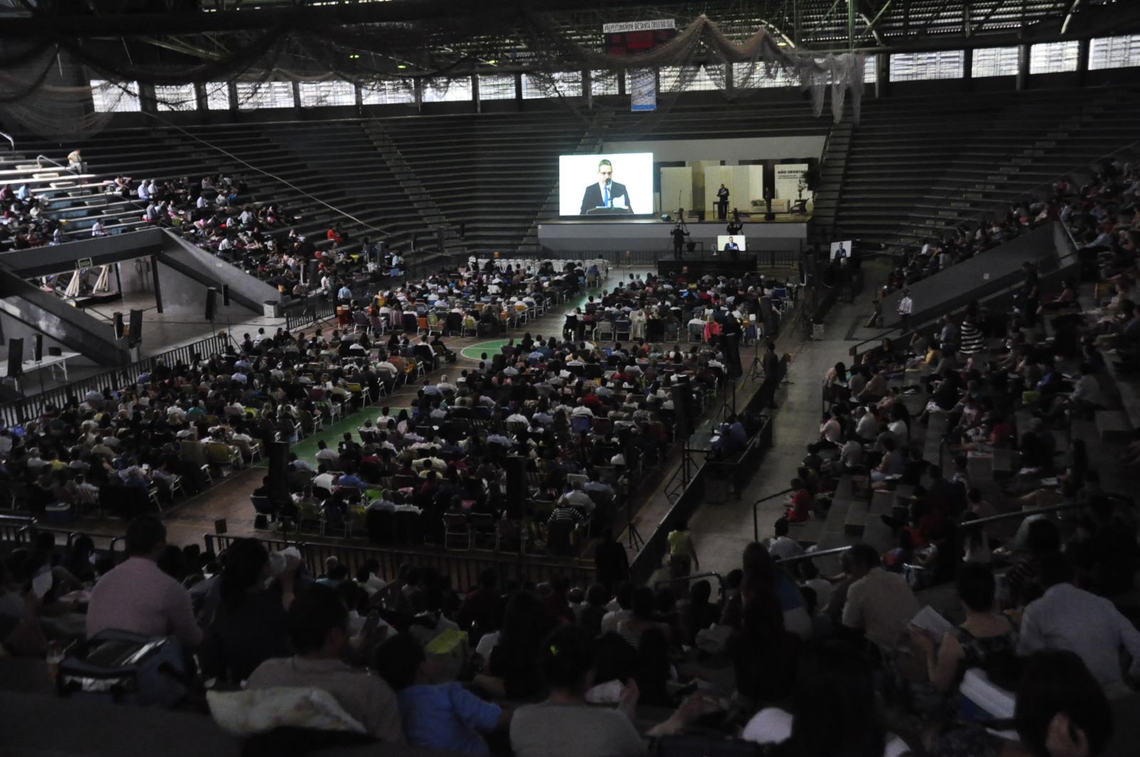 Congresso acontece no Ginásio Poliesportivo