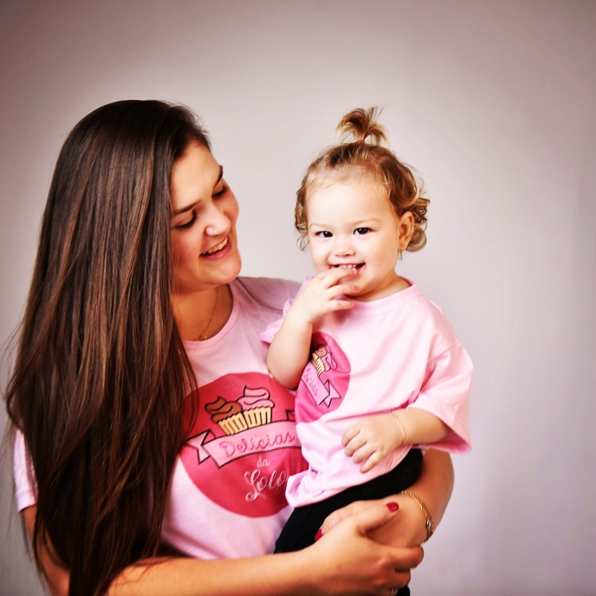 Auda e a filha Louise: confeiteira produz até 30 bolos no final de semana