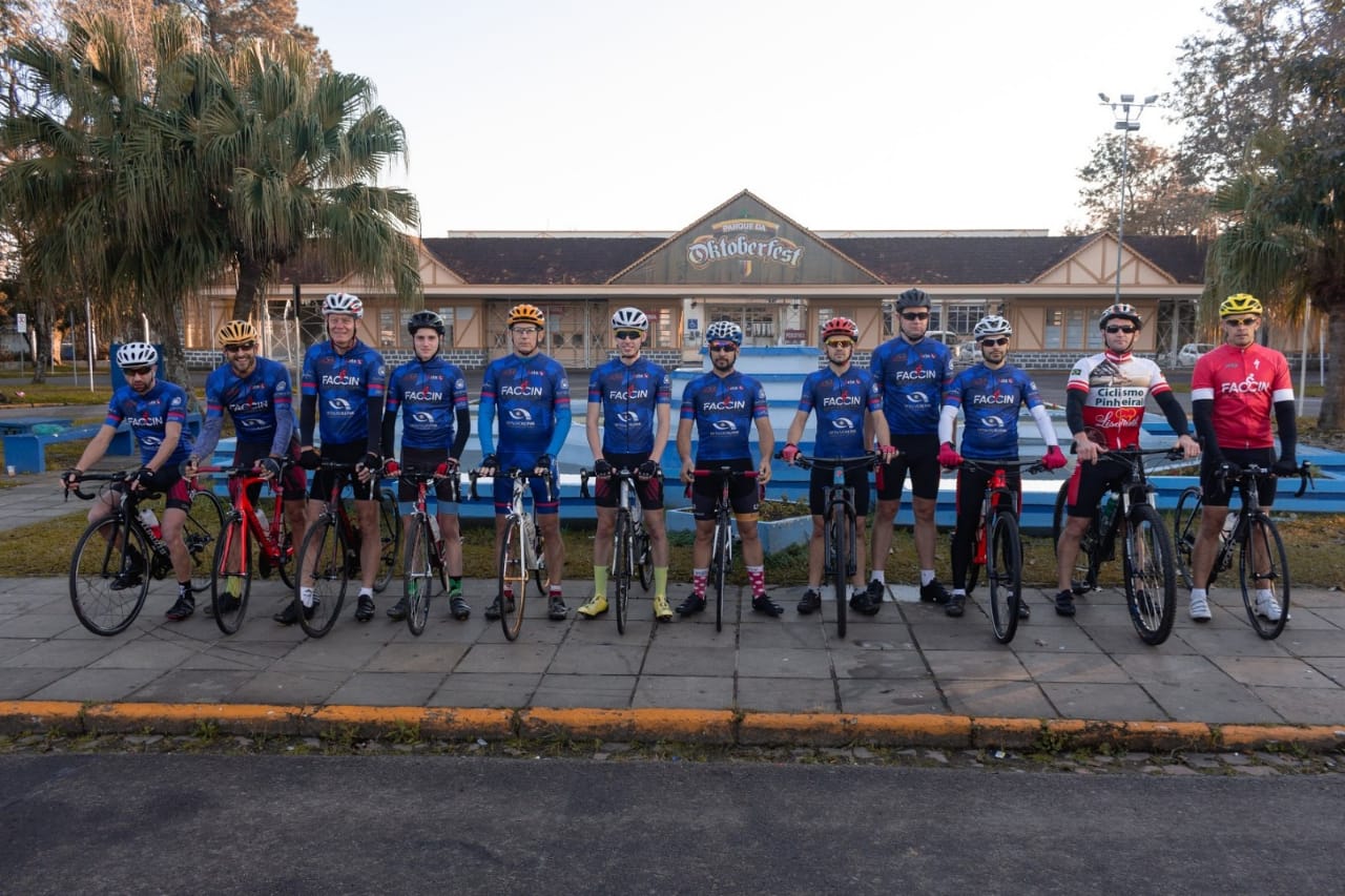 Santa Cruz Team, que representa a cidade em competições, ajuda a organizar o evento