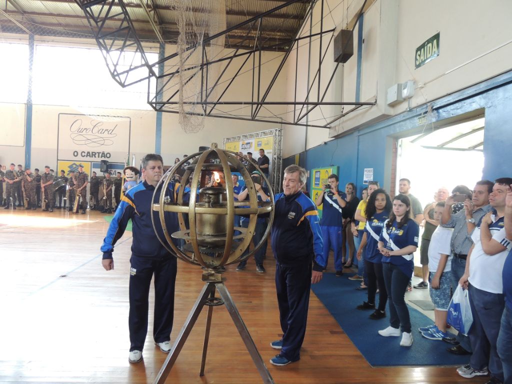 Momento marcante na abertura foi o acendimento da pira olímpica, realizada pelos atletas de Santa Cruz do Sul, Mário Eugênio Kops e Marcos Gressler 