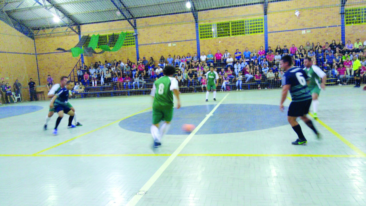 Atlético Cerrito (preto) superou o Nacional/Posto Dal Ri (verde) na semifinal e vai enfrentar o Ipiranga na final 