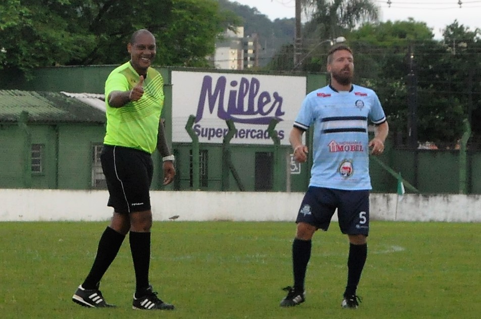 Márcio Chagas (esq.) tem comandado alguns jogos do Regional