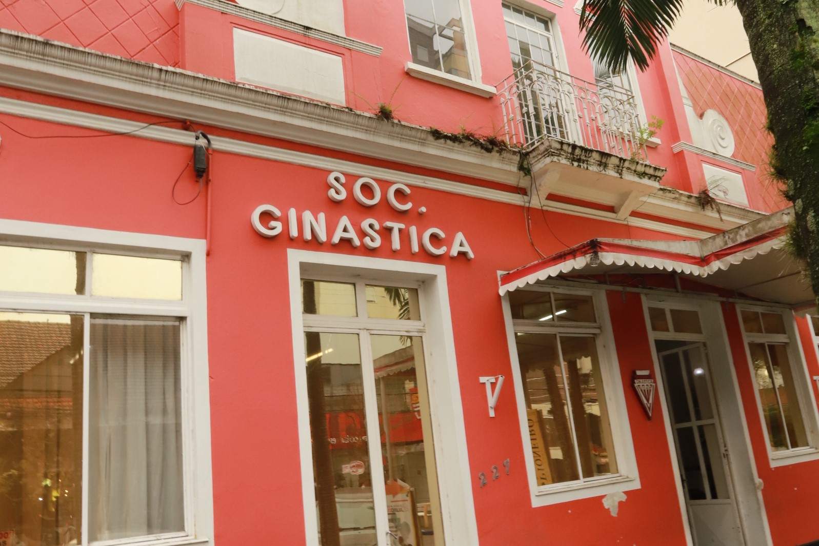 Sociedade Gin‡stica fica na rua 28 de Setembro, 227