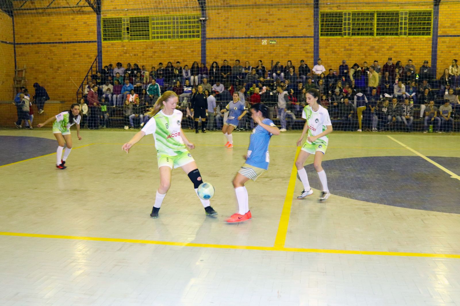 Varejão Poko Preço/Semal/Eletrotec (azul) venceu o União Botucaraí/Renascer por 1 a 0