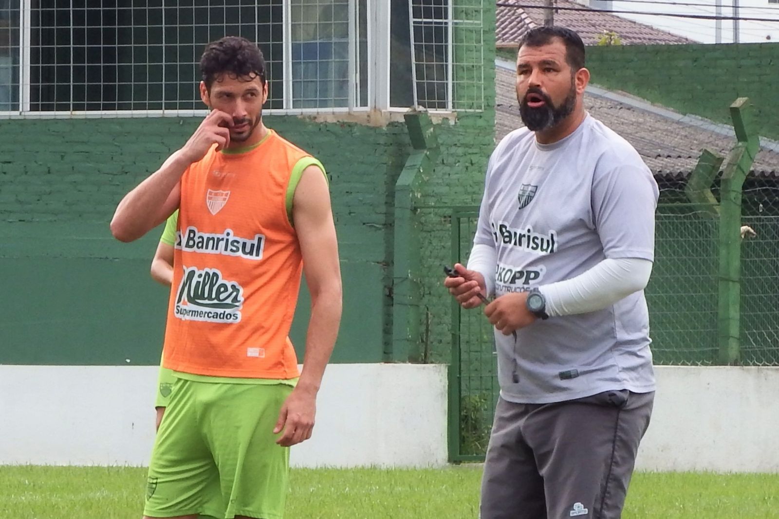 Flavio Torres e China Balbino no treino de ontem