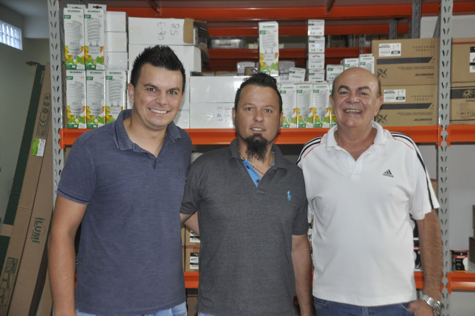 Fabrício André de Borda está na empresa há 18 anos. Na foto, da esquerda para a direita, Samuel, Fabrício e Hélio