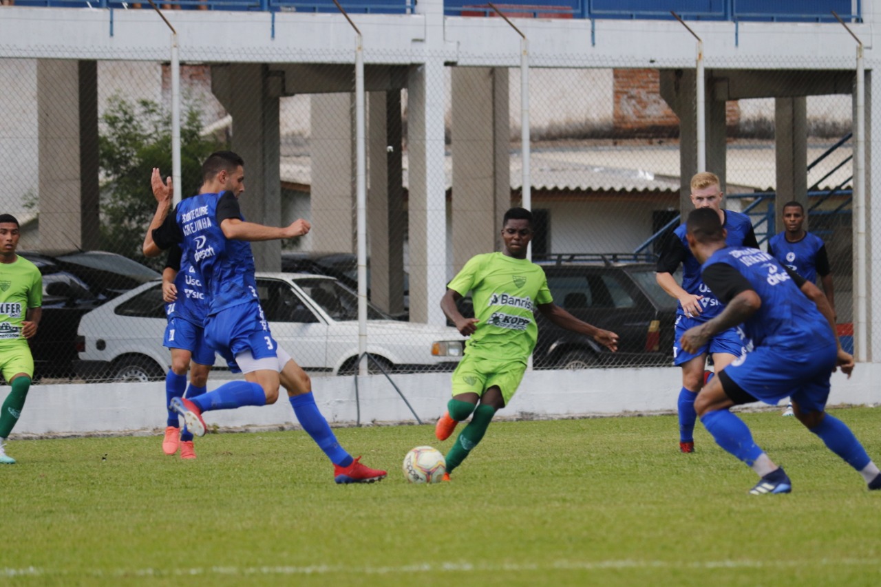 Atacante Wandinho (com a bola) foi um dos destaques do Avenida no empate em 0x0 com o Igrejinha