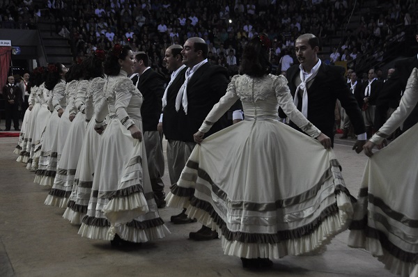 Peões do grupo rasparam parte do cabelo em homenagem à Barbosa Lessa