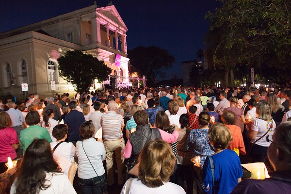 A Praça da Bandeira foi o local para parar e ouvir a palavra do pastor e apresentação do Coral da Afubra