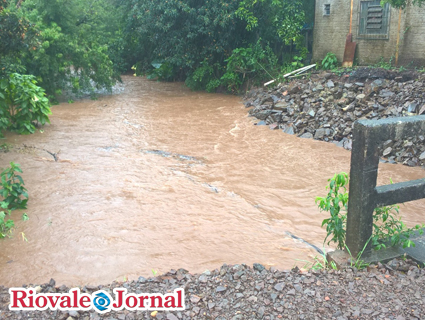 Mais de 70 mm de chuva já foram registrado e o nível da água começa a subir