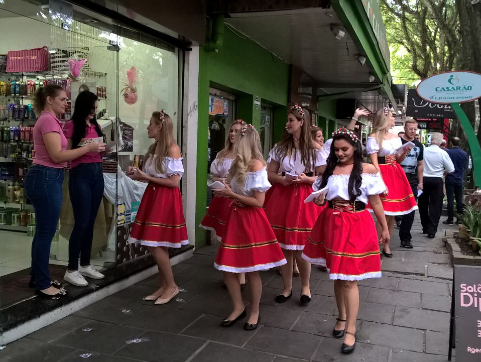 Candidatas percorreram a Rua Marechal Floriano