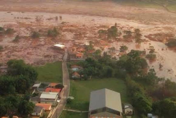 O acordo prevê o desembolso de R$ 4,4 bilhões para recupeação da bacia do Rio Doce e reestruturação das cidades atingidas pela lama da barragem da mineradora Samarco