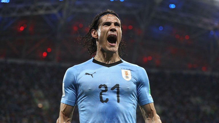 Edinson Cavani marcou os dois gols que colocaram o Uruguai nas quartas de final