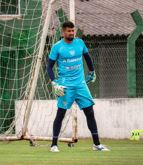 Goleiro Vandré vai estar à disposição do técnico contra o Passo Fundo