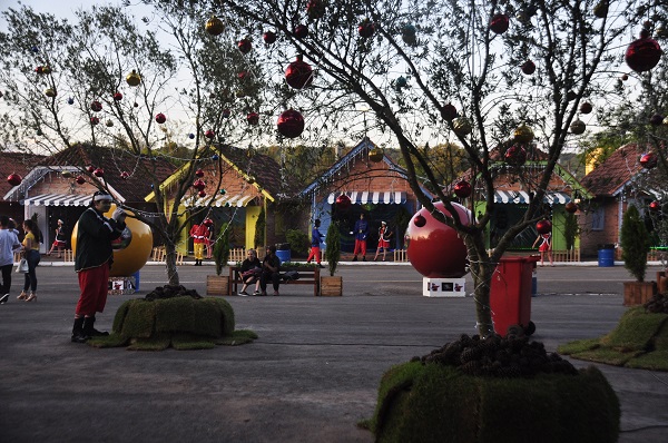 Vila Germânica foi especialmente decorada para se transformar na Vila do Noel