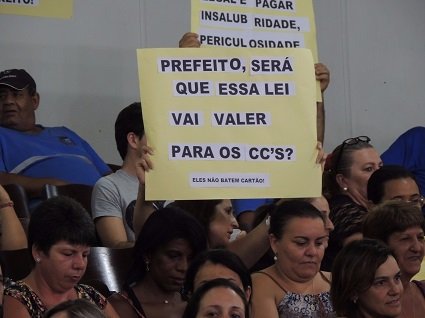 Manifestantes protestaram contra projeto proposto pela prefeitura